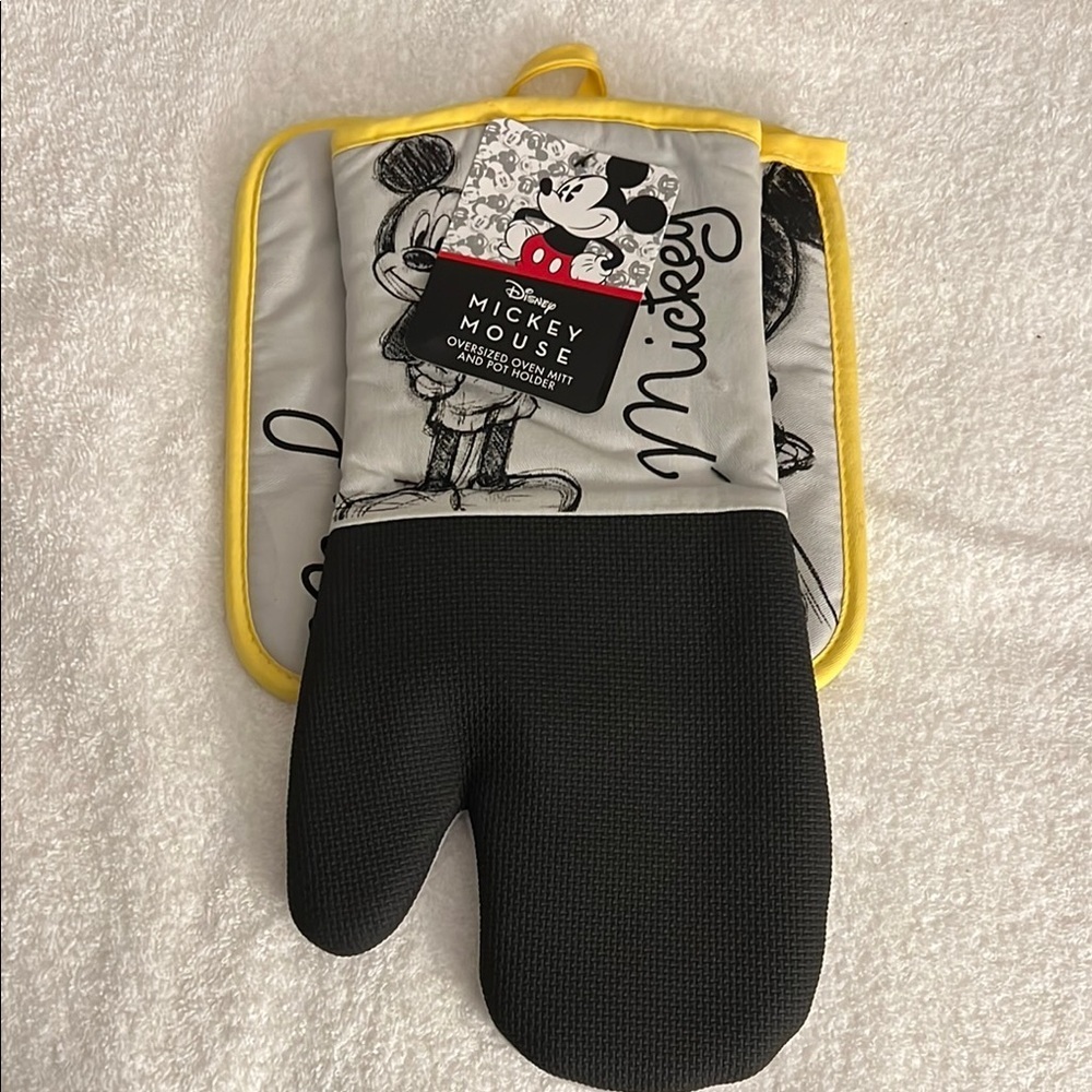 Disney hot pad and glove